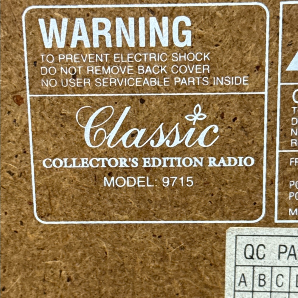 Vintage 1998 Wooden Log Cabin Style House Radio…Works! - Picture 5 of 9